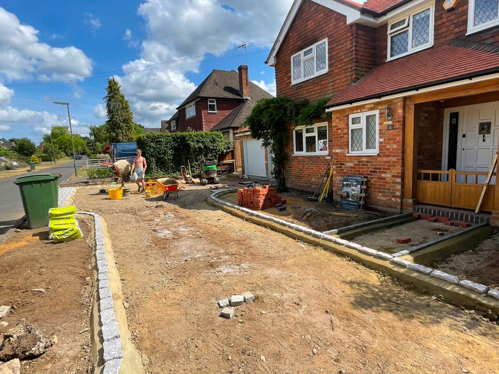 Driveway, patio and landscaping project by Hills Driveways & Patios