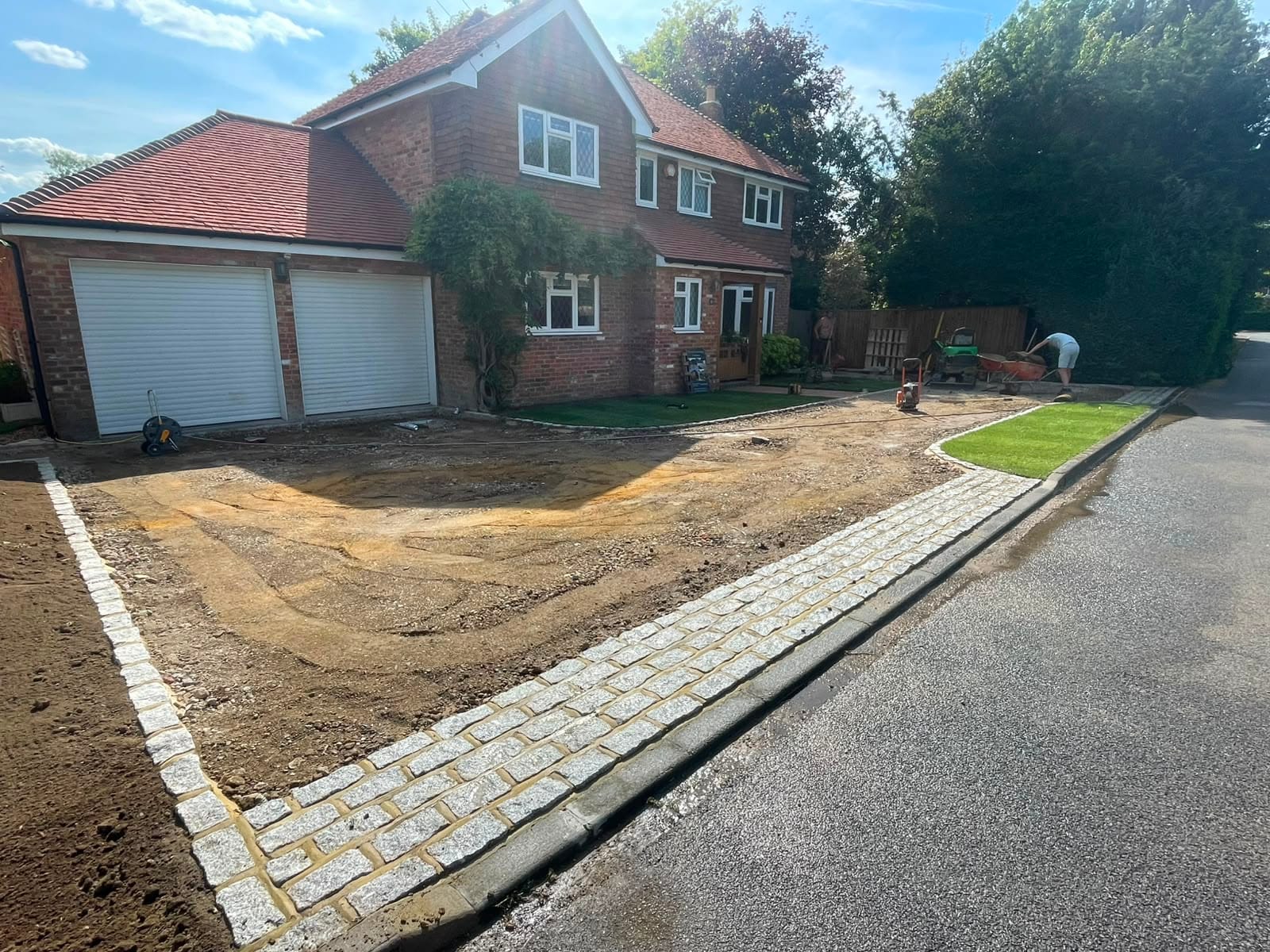 Driveway, patio and landscaping project by Hills Driveways & Patios