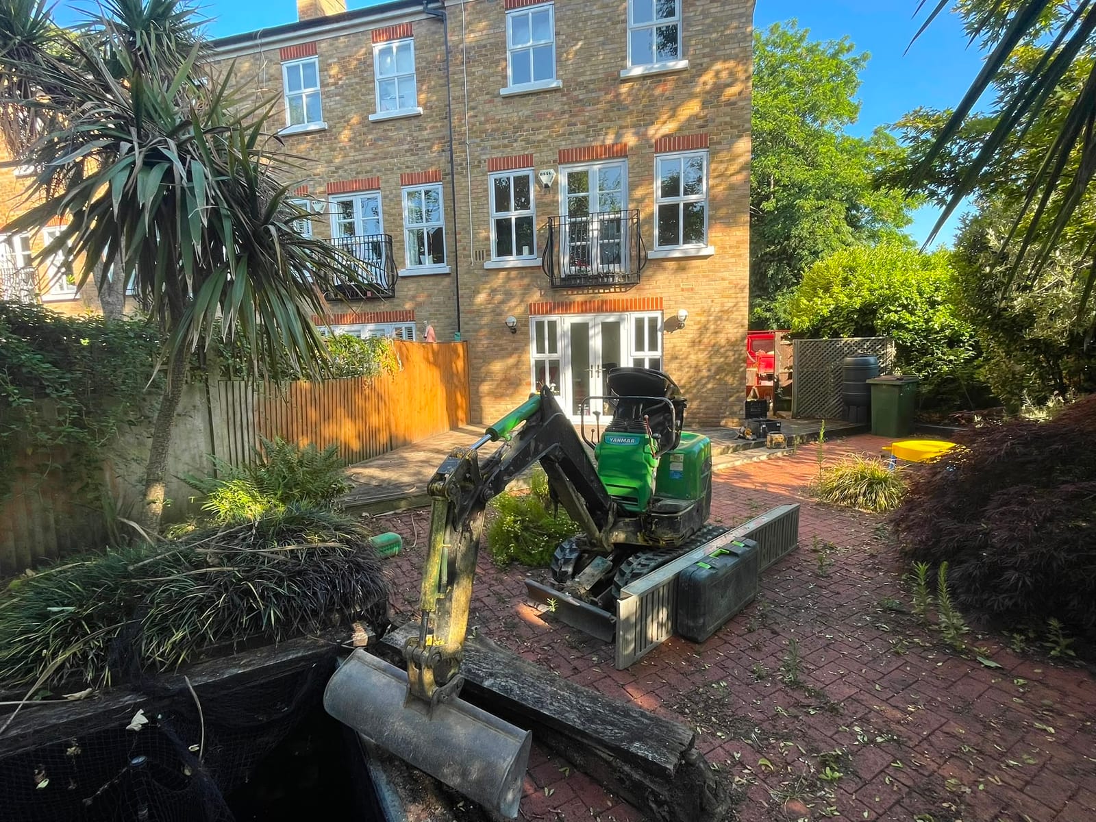 Driveway, patio and landscaping project by Hills Driveways & Patios