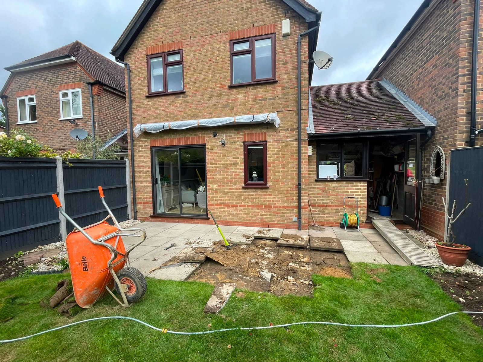 Driveway, patio and landscaping project by Hills Driveways & Patios