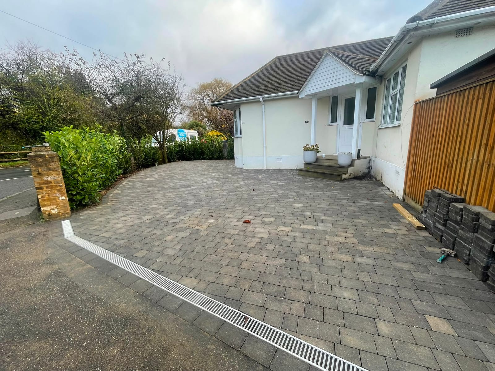 Driveway, patio and landscaping project by Hills Driveways & Patios
