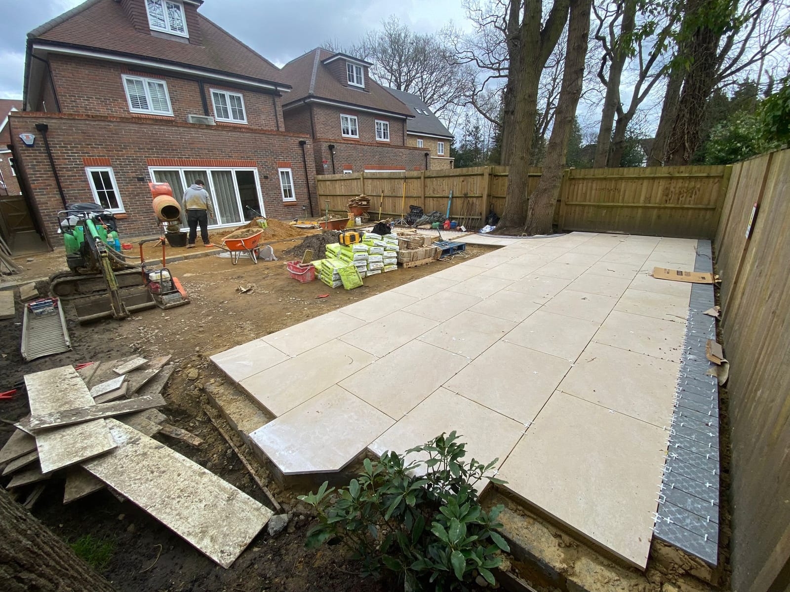 Driveway, patio and landscaping project by Hills Driveways & Patios