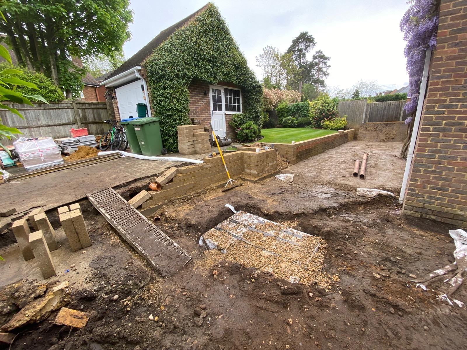 Driveway, patio and landscaping project by Hills Driveways & Patios