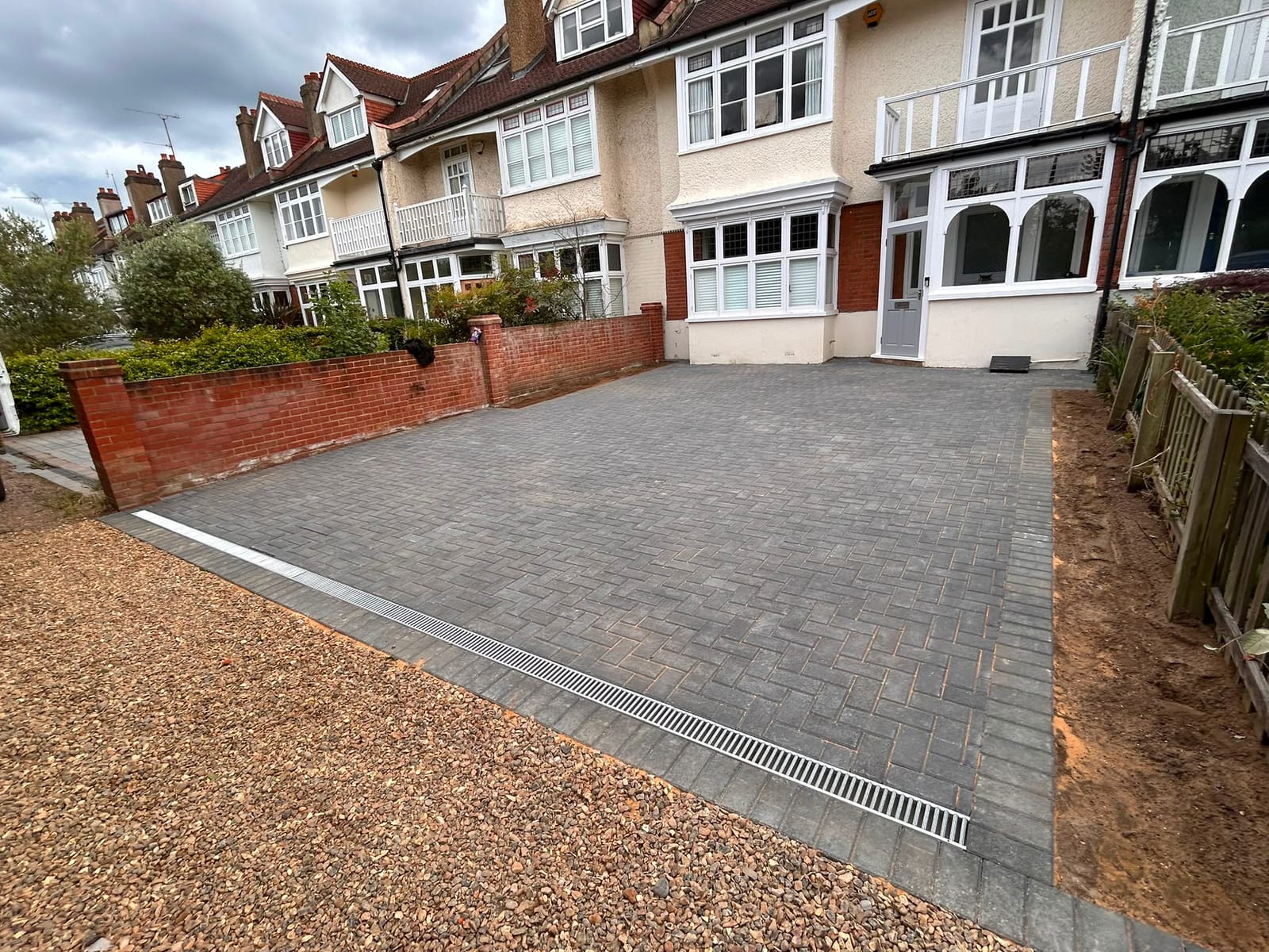 Driveway, patio and landscaping project by Hills Driveways & Patios
