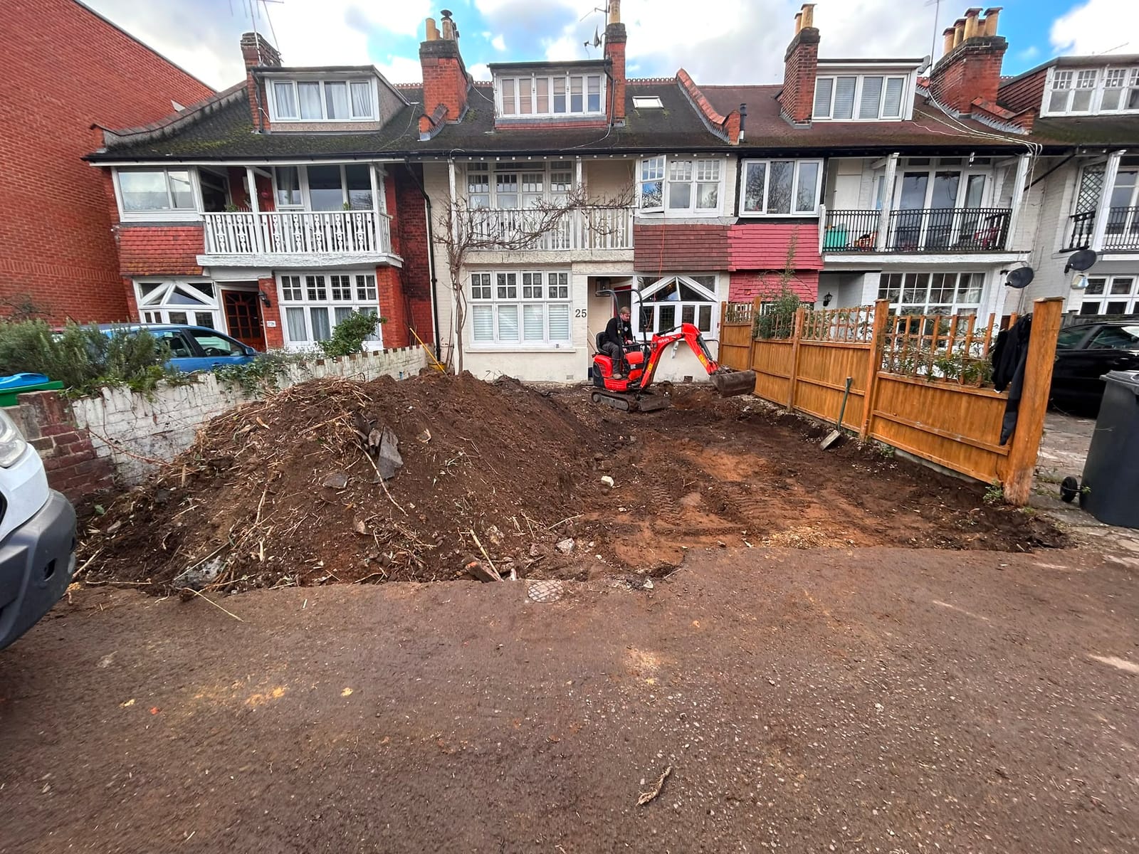 Driveway, patio and landscaping project by Hills Driveways & Patios