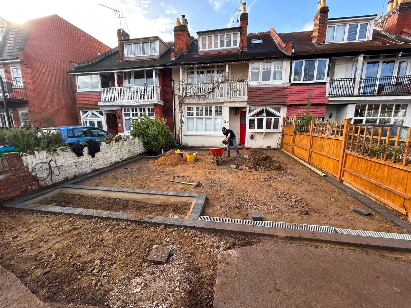 Driveway, patio and landscaping project by Hills Driveways & Patios