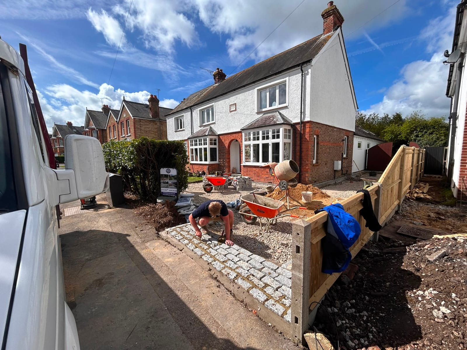 Driveway, patio and landscaping project by Hills Driveways & Patios