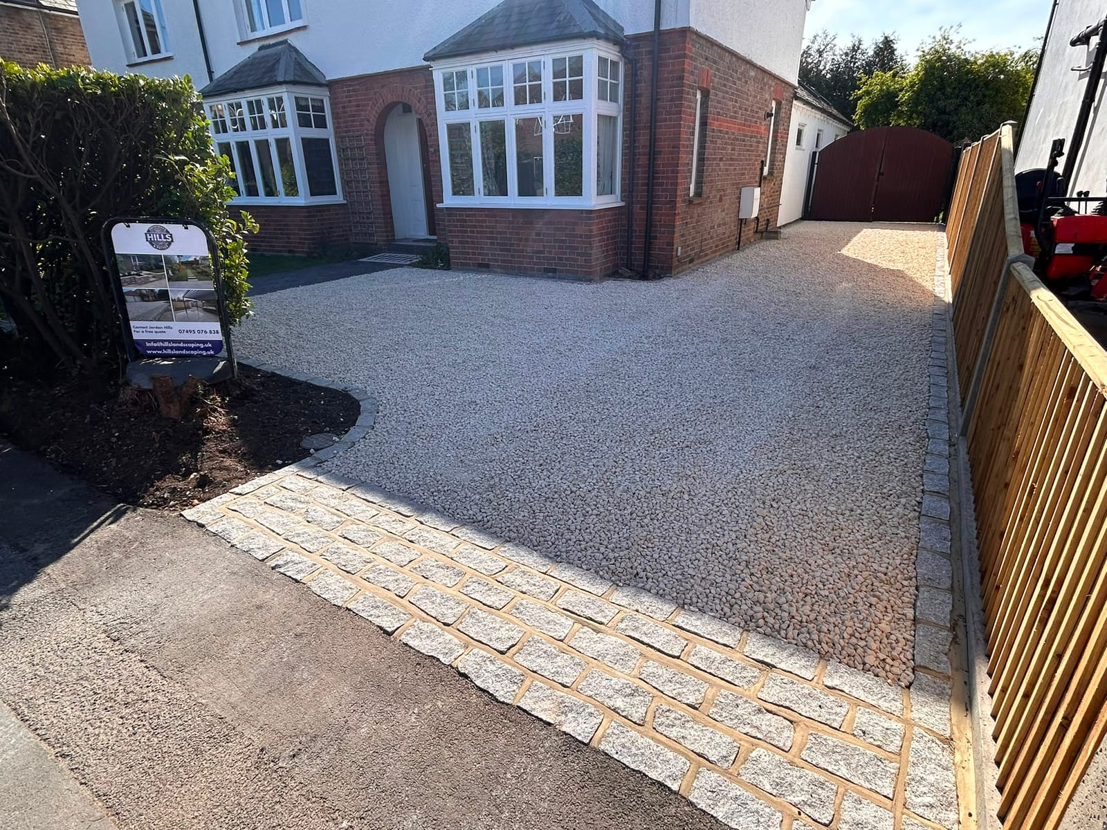 Driveway, patio and landscaping project by Hills Driveways & Patios